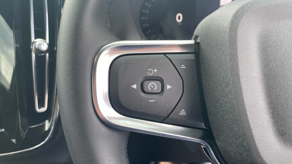 Volvo XC40 2.0 B3p Plus Dark  #21