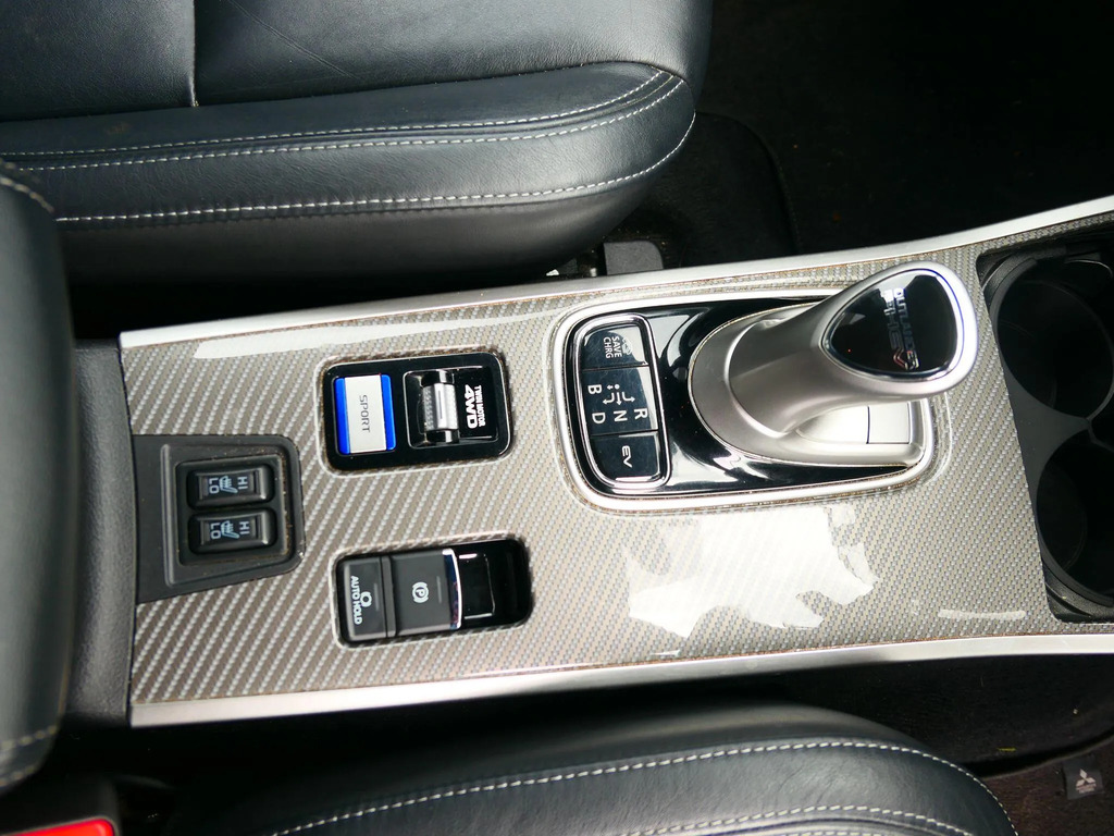 Mitsubishi Outlander Dynamic Gold #13