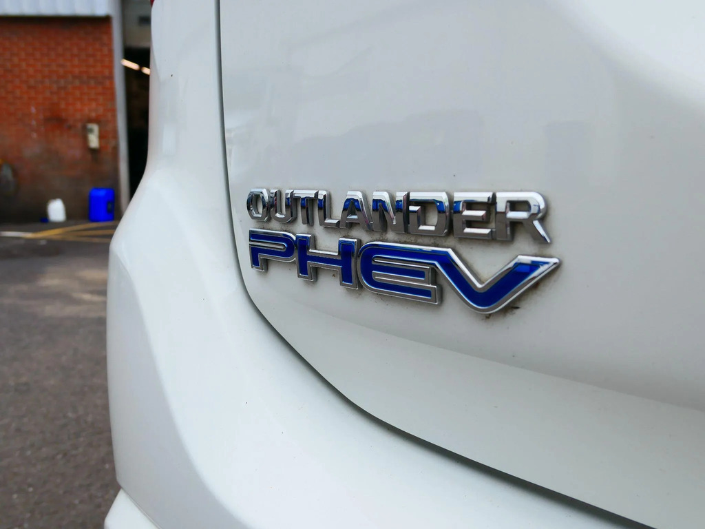Mitsubishi Outlander Dynamic Gold #10