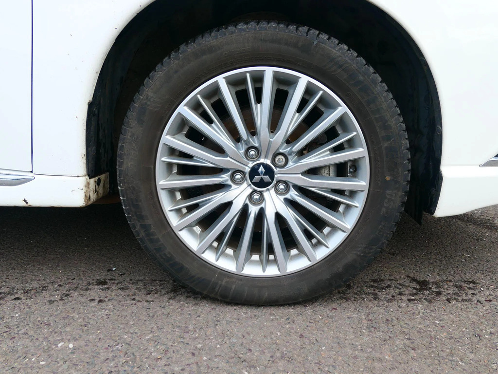 Mitsubishi Outlander Dynamic Gold #9