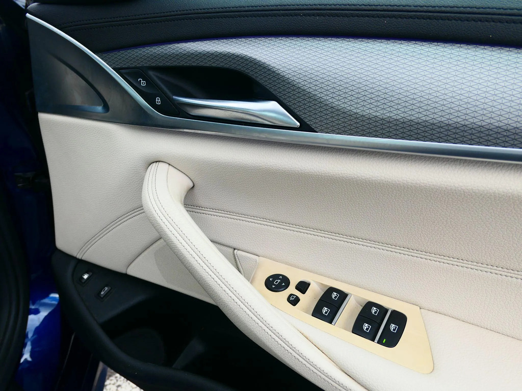 BMW 5 Series Saloon Grey #19