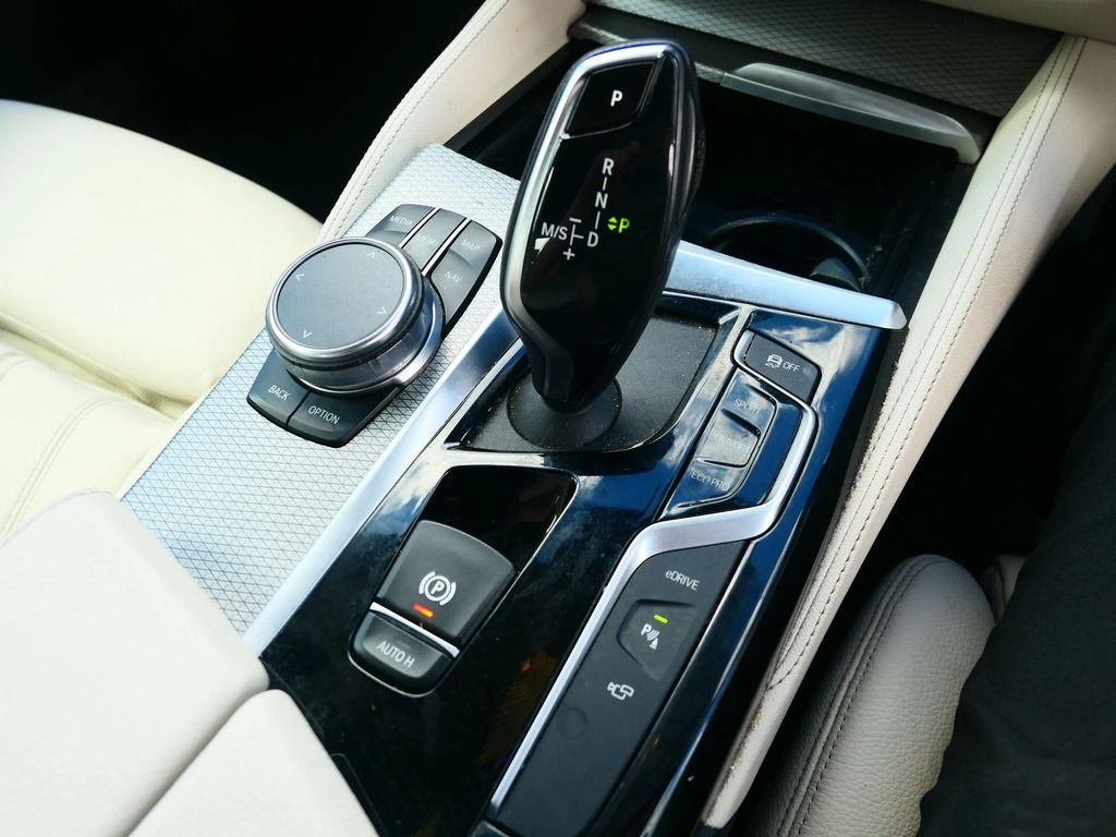 BMW 5 Series Saloon Grey #17