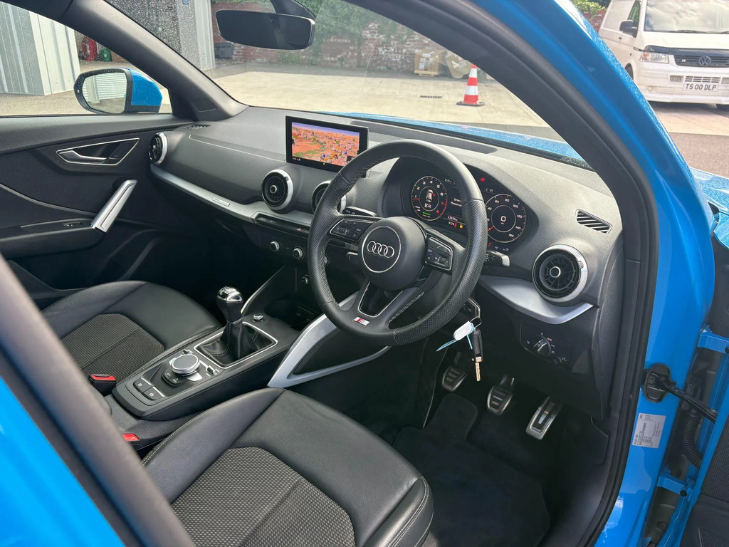 Audi Q2 S Line Black #9