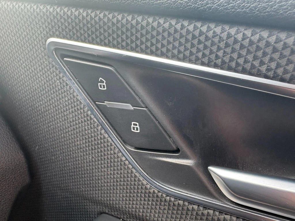 Audi Q2 S Line Black #29