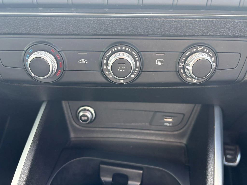 Audi Q2 S Line Black #31