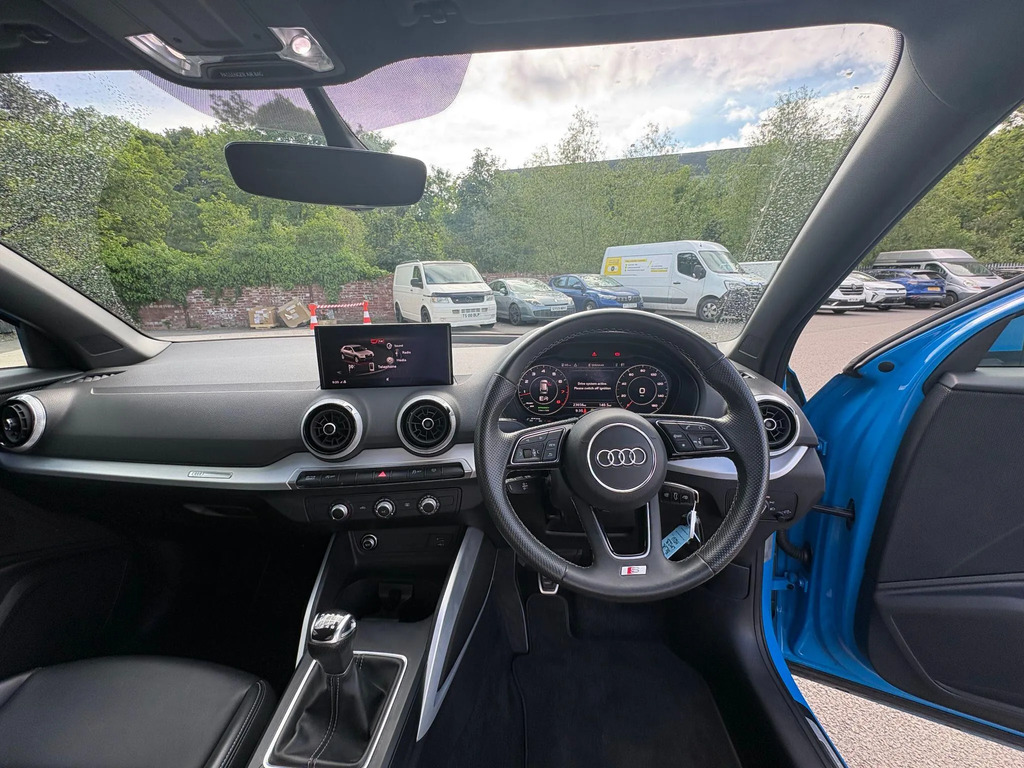 Audi Q2 S Line Black #11