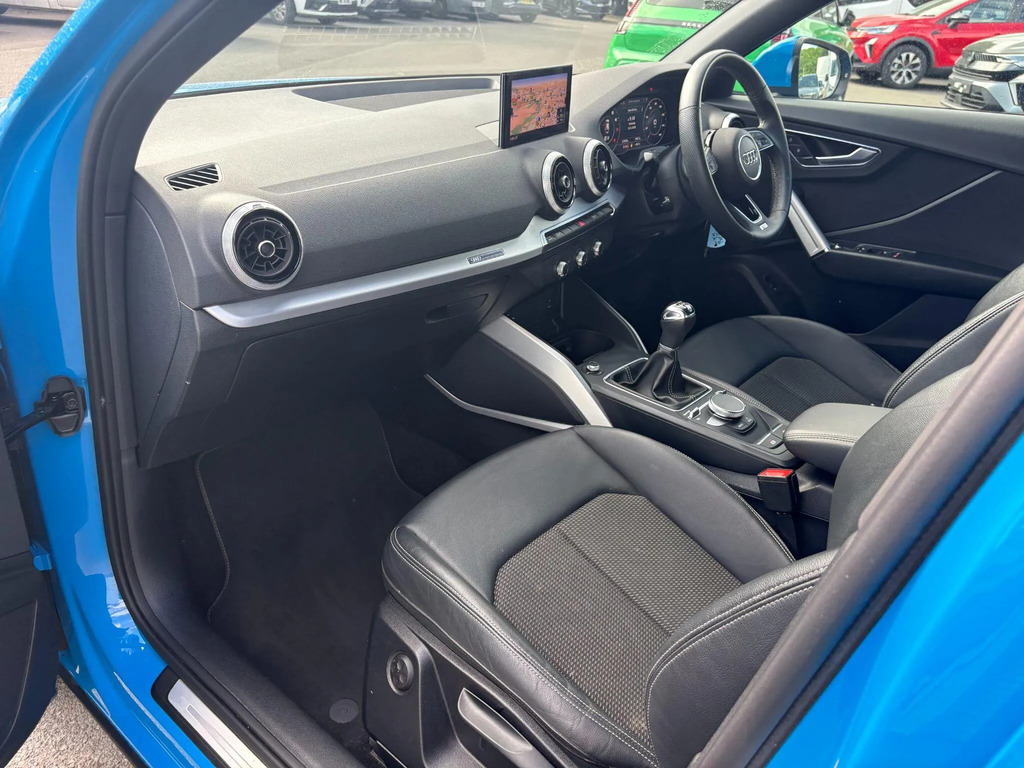 Audi Q2 S Line Black #13