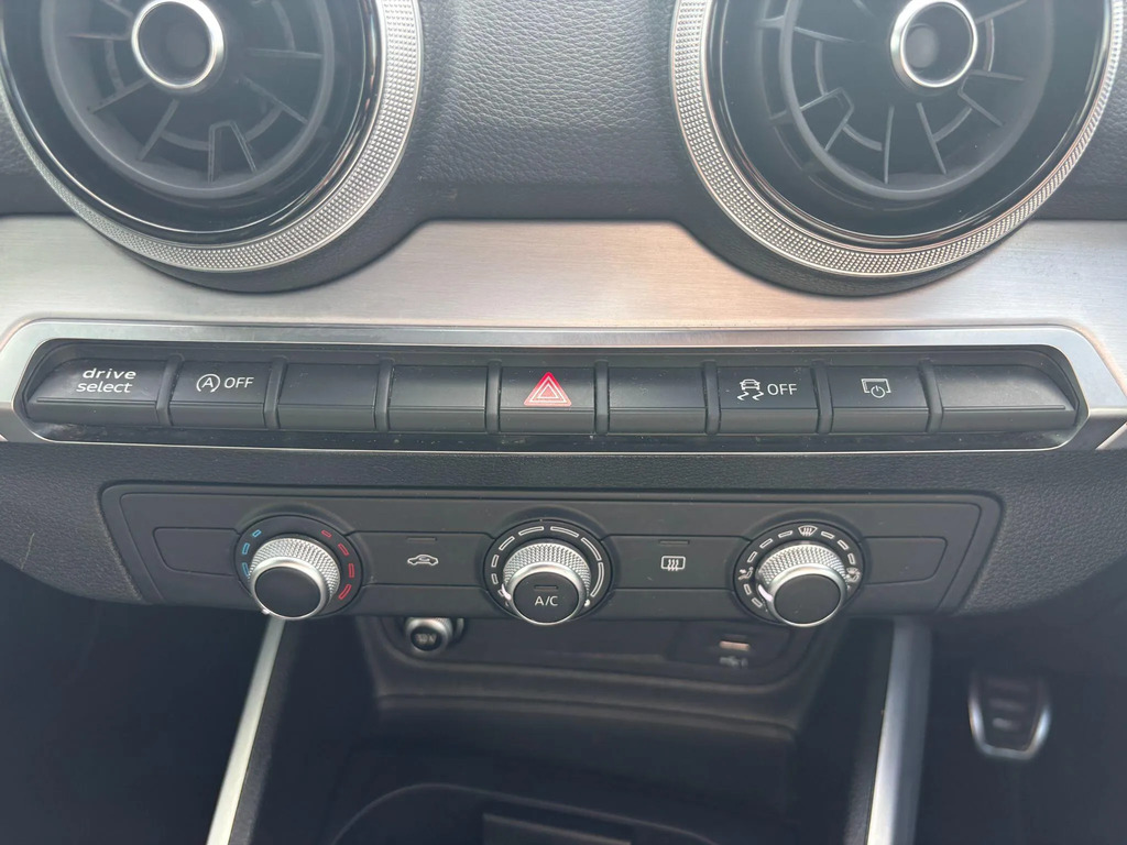 Audi Q2 S Line Black #32