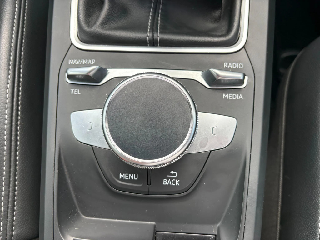 Audi Q2 S Line Black #34