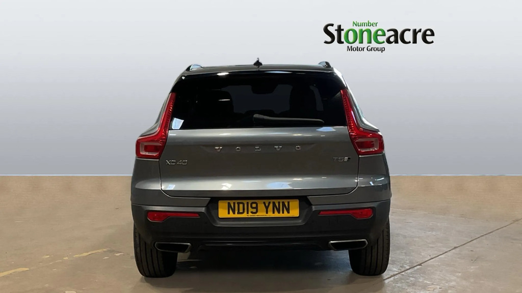 Volvo XC40 R Design Black #7