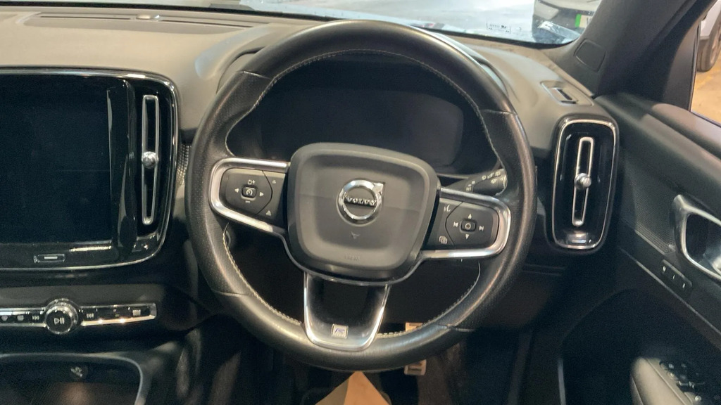 Volvo XC40 R Design Black #10