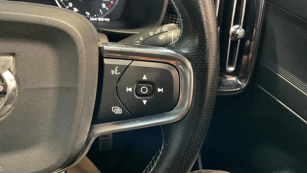 Volvo XC40 R Design Black #20