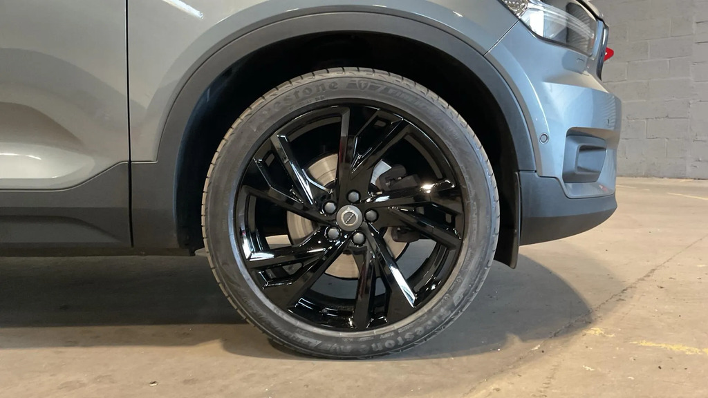 Volvo XC40 R Design Black #9