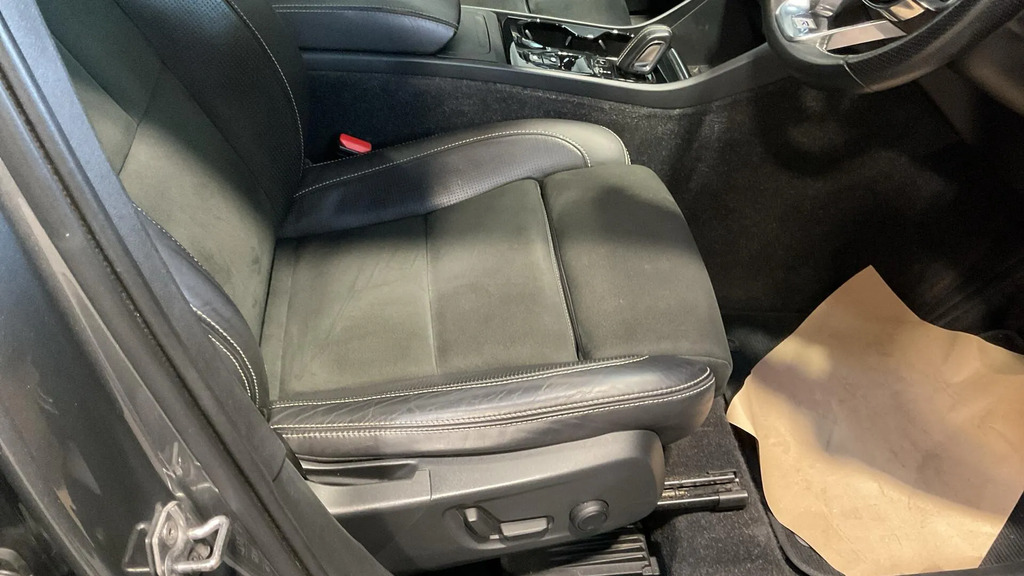 Volvo XC40 R Design Black #28