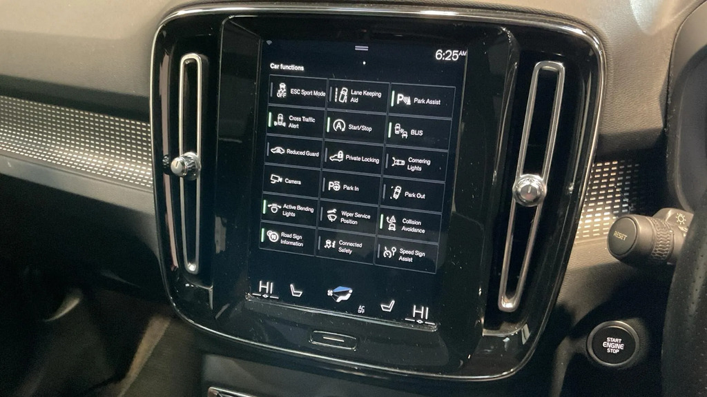 Volvo XC40 R Design Black #15