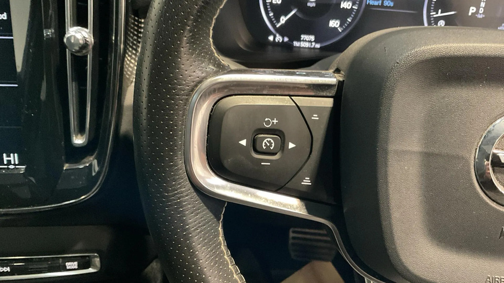 Volvo XC40 R Design Black #19