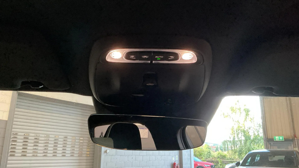Volvo XC40 R Design Black #26