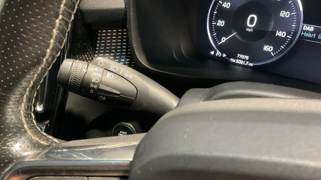Volvo XC40 R Design Black #18