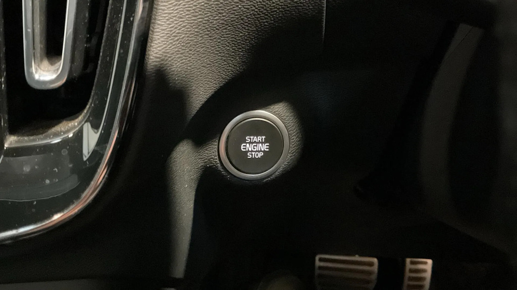 Volvo XC40 R Design Black #25