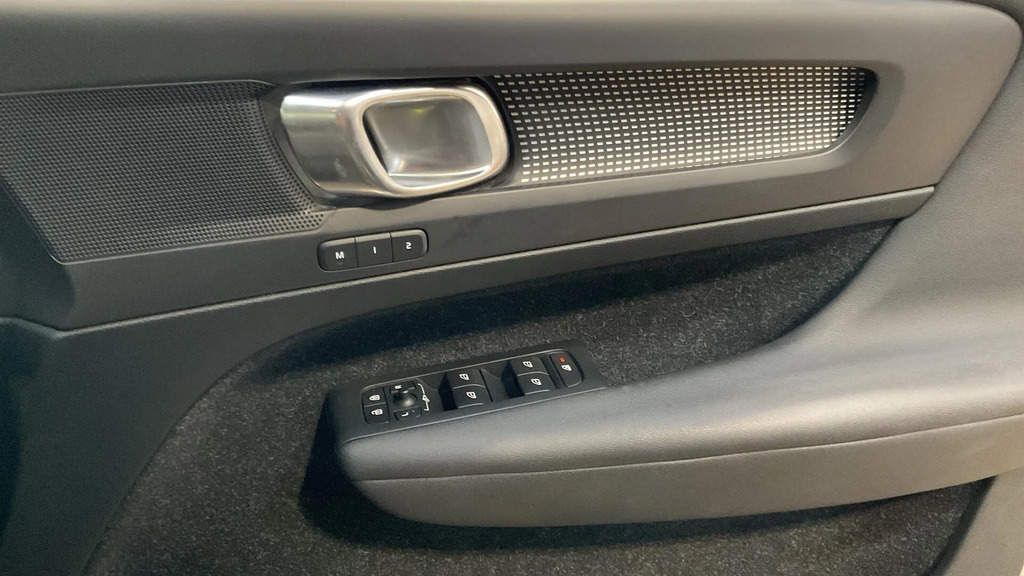Volvo XC40 R Design Black #27