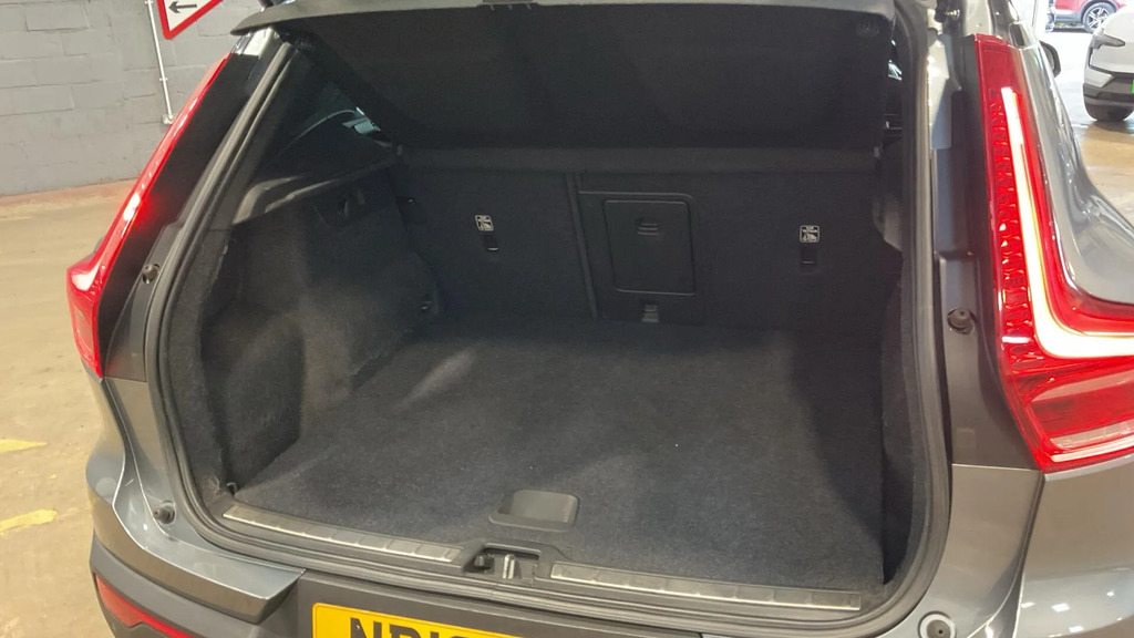 Volvo XC40 R Design Black #33