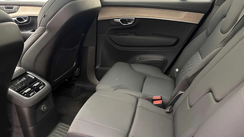 Volvo XC90 Plus Red #12