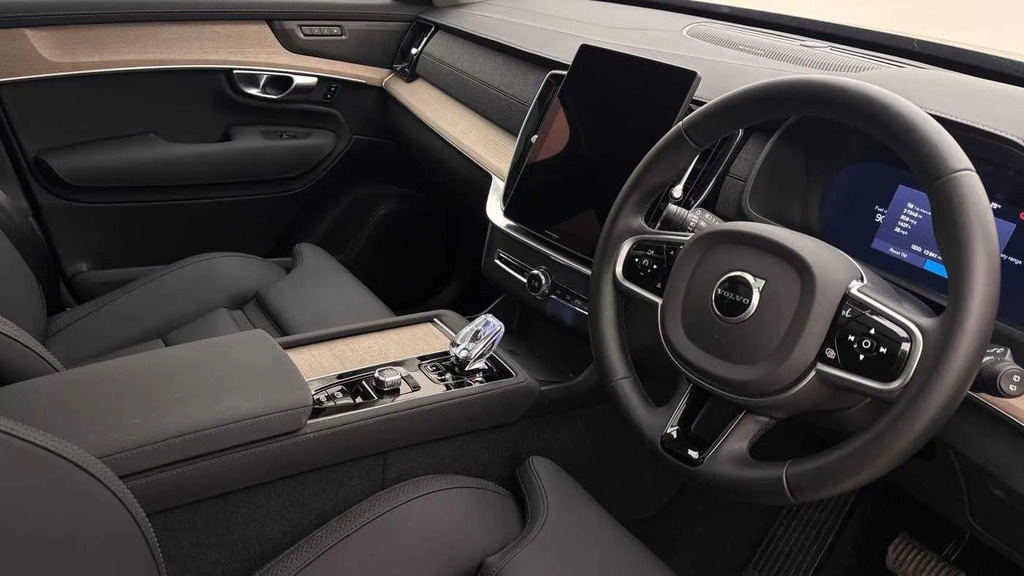 Volvo XC90 Plus Red #9