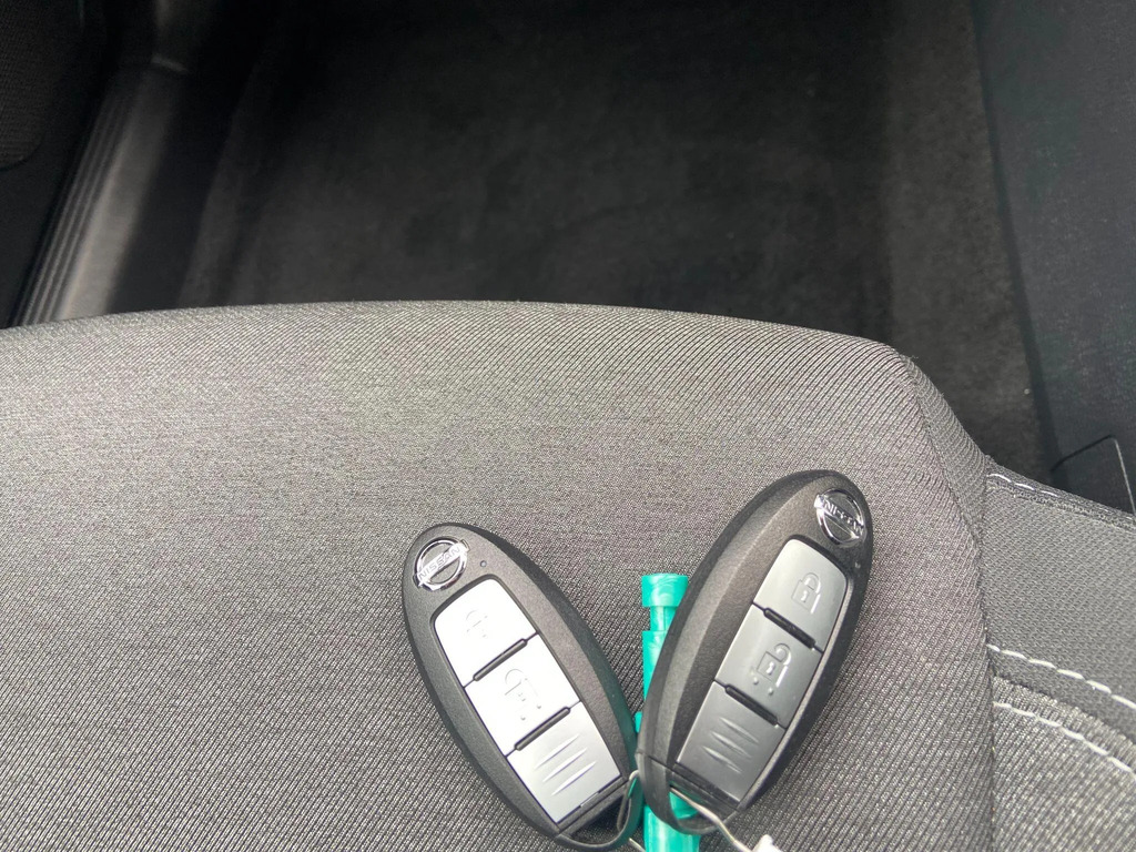 Nissan Qashqai 1.3 Dig-t Mh N-connecta White #13