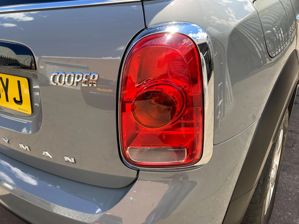 Mini Countryman Mini Hatchback 1.5 Cooper Classic Comfor Black #23