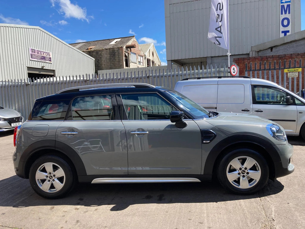 Mini Countryman Mini Hatchback 1.5 Cooper Classic Comfor Black #7