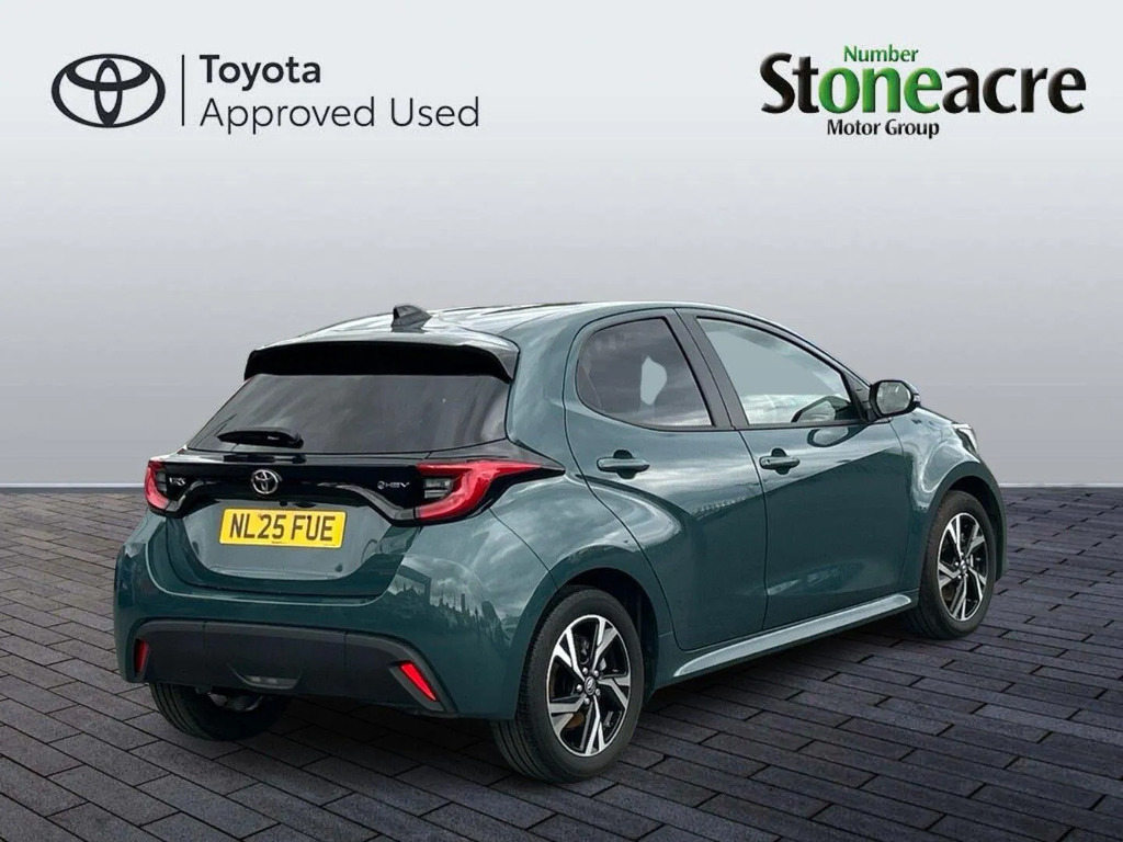 Toyota Yaris 1.5 Hybrid Design Cvt #3