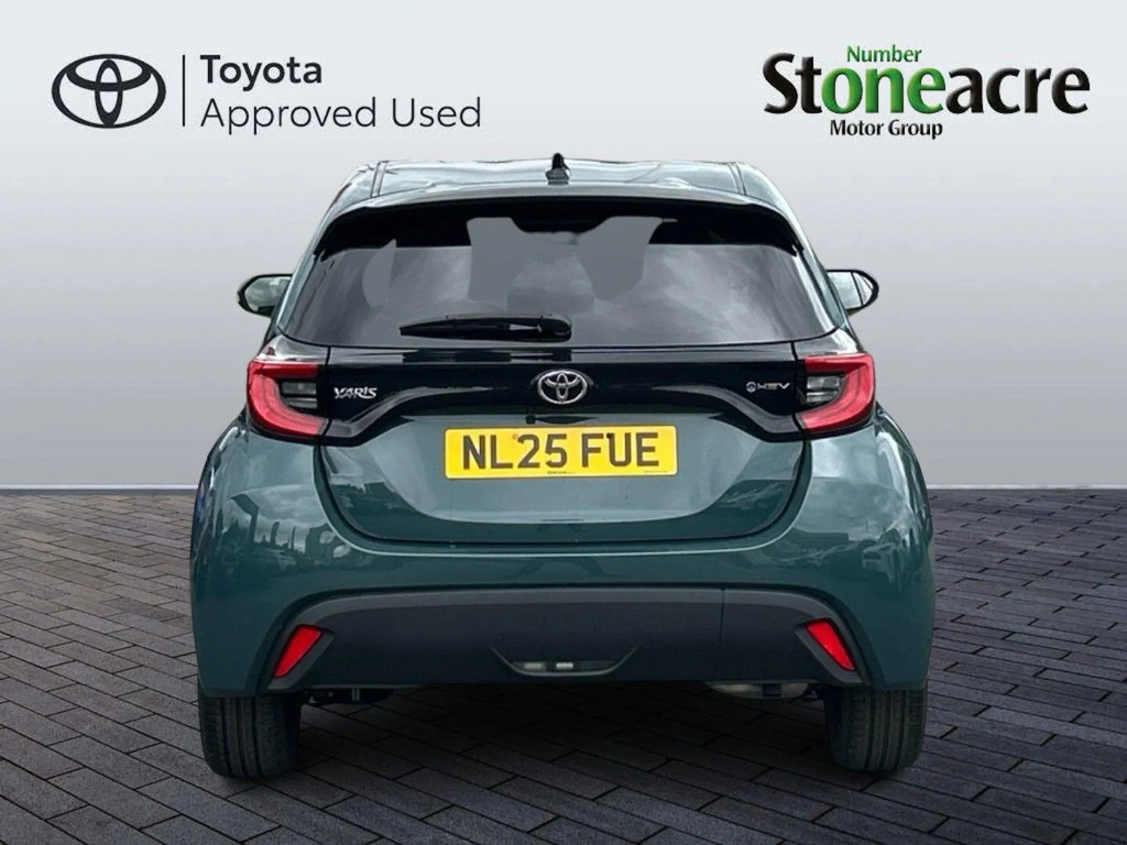Toyota Yaris 1.5 Hybrid Design Cvt #4