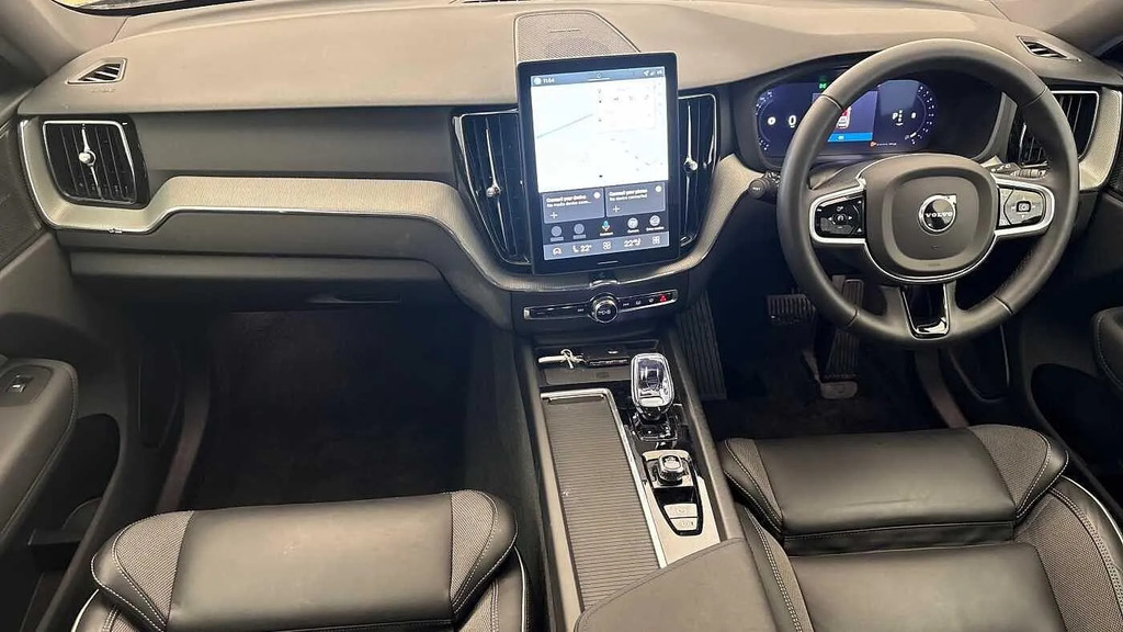 Volvo XC60 Plus Black Edition Black #8