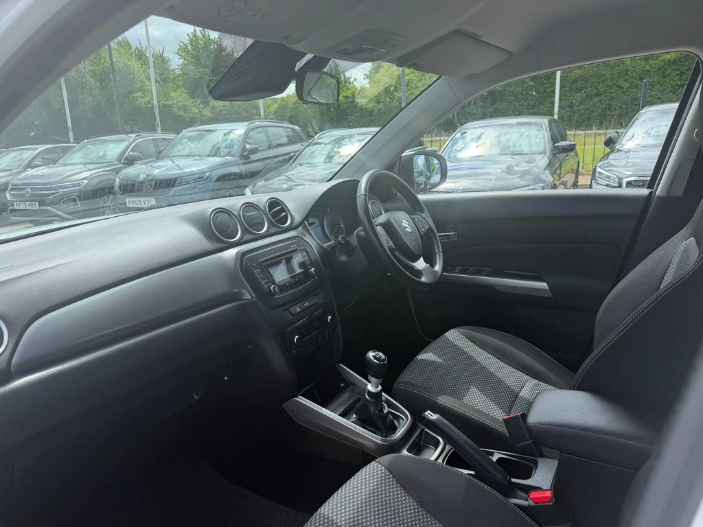 Suzuki Vitara Vitara Estate Red #27