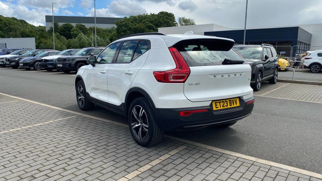 Volvo XC40 2.0 B4p Plus Dark #4