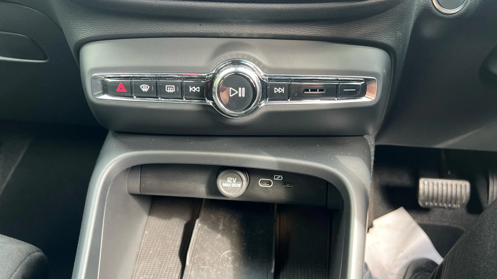 Volvo XC40 B4 P Black Edition Plus Black #40