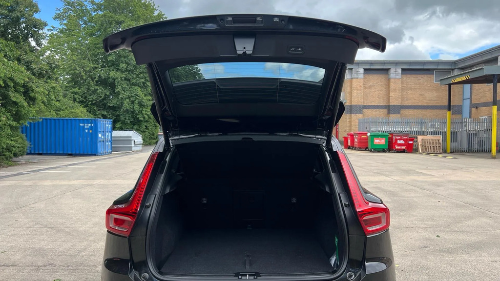 Volvo XC40 B4 P Black Edition Plus Black #13