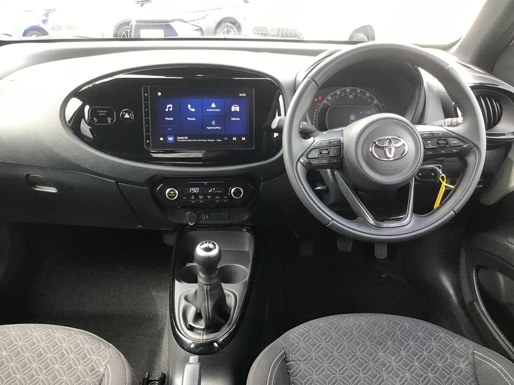 Toyota Aygo X 1.0 Vvt-i Edge #6