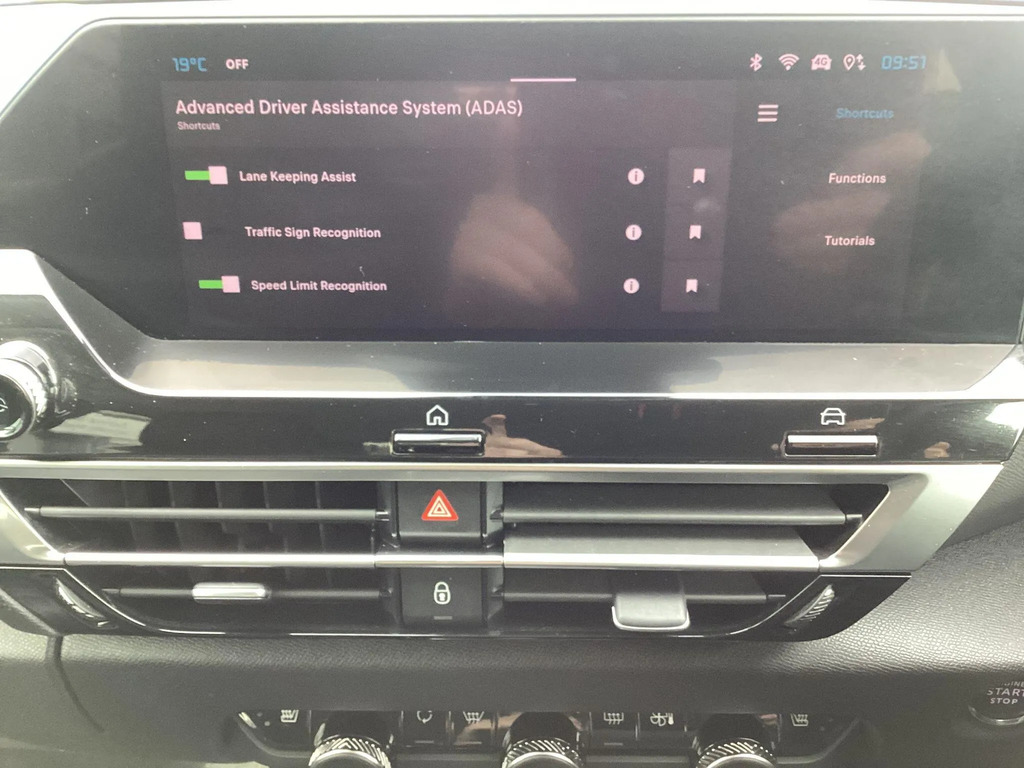 Citroen e-C4 100Kw Shine Plus 50Kwh Black #28