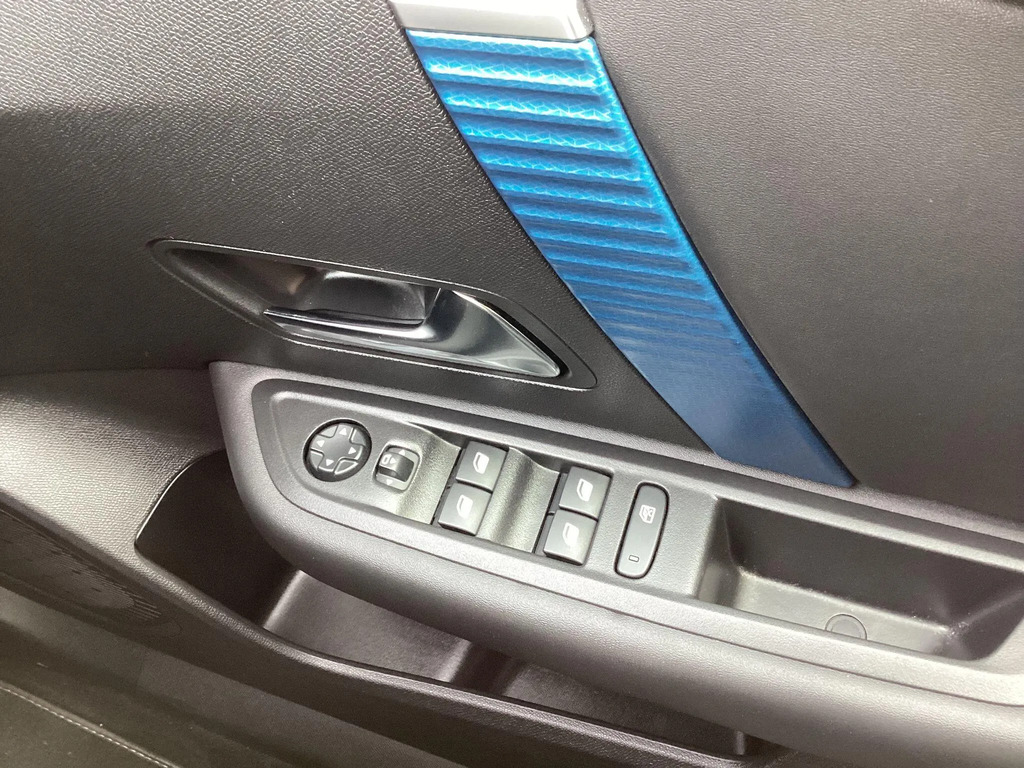 Citroen e-C4 100Kw Shine Plus 50Kwh Black #26