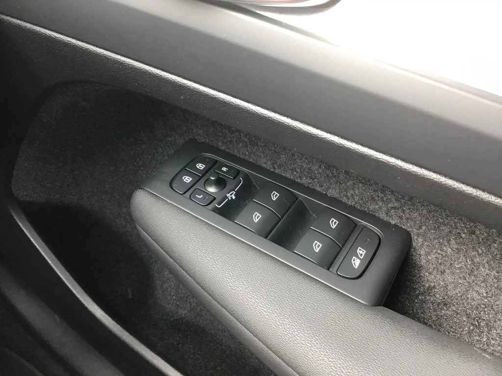 Volvo XC40 2.0 B3p Plus Dark Silver #21