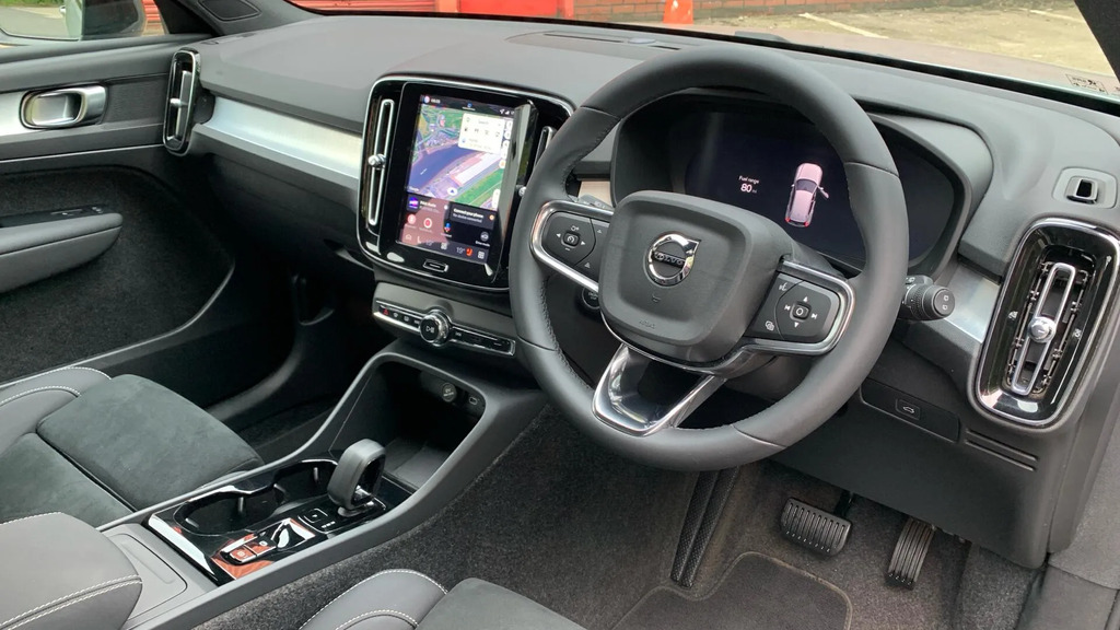 Volvo XC40 2.0 B4p Plus Dark  #4