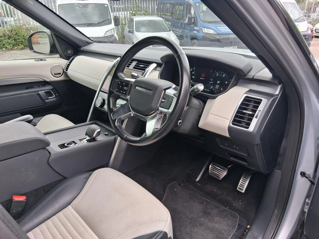 Land Rover Discovery 3.0 D250 R-dynamic S Grey #9