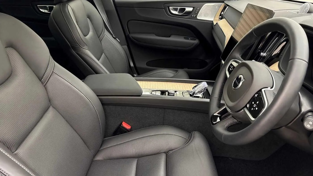 Volvo XC60 Ultra Black #12