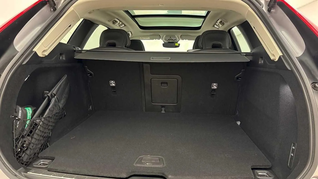 Volvo XC60 Ultra Black #38