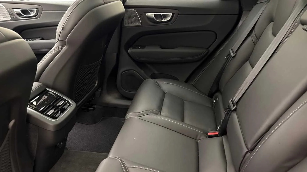 Volvo XC60 Ultra Black #13
