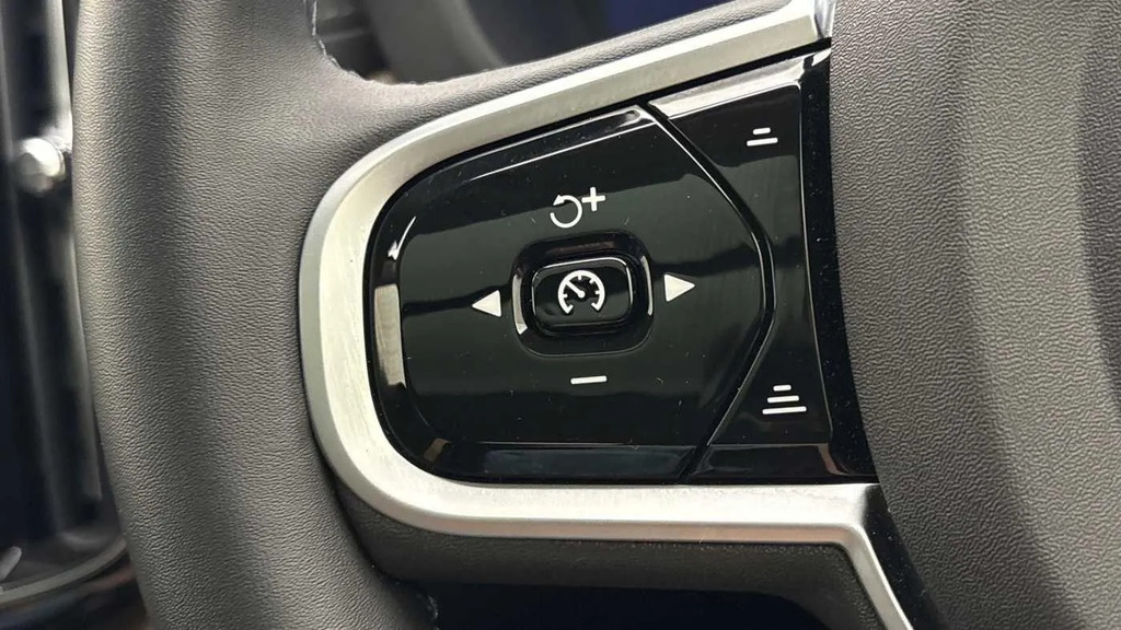 Volvo XC60 Ultra Black #19