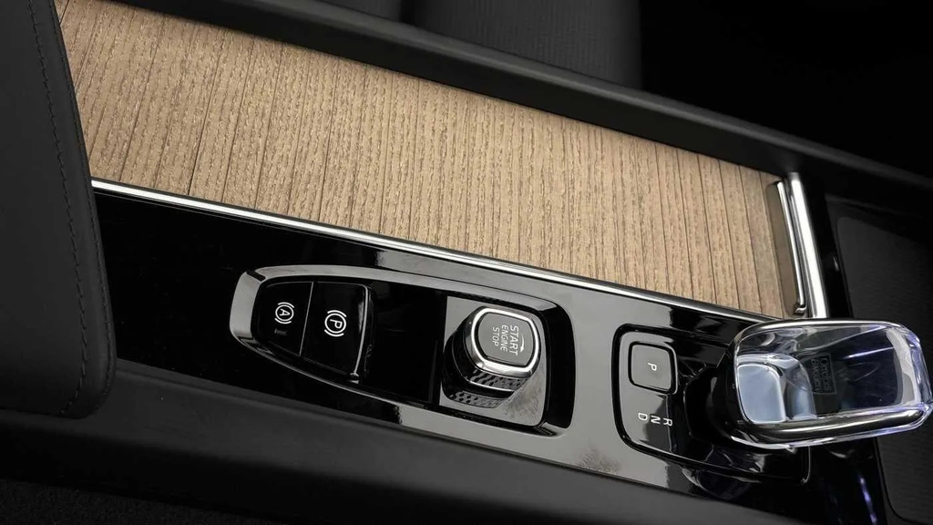 Volvo XC60 Ultra Black #20
