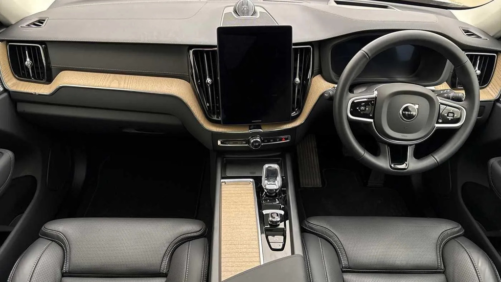 Volvo XC60 Ultra Black #11