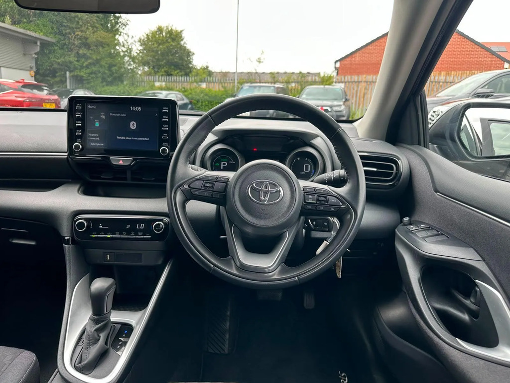 Toyota Yaris 1.5 Hybrid Design Cvt  #6